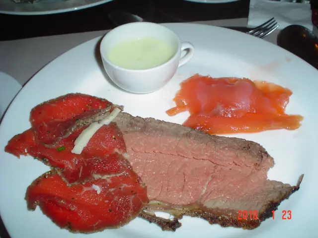 燒牛扒薄切~好味又唔 un! 生牛肉, 煙三文魚 & 燕窩燉蛋白好味道!