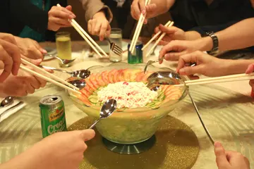 蜜桃大虾沙律