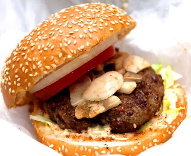 特色燒蘑菇漢堡，(Mushroom Burger) …嘩！非常好呀！