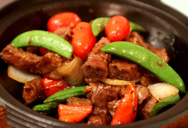 [鍋仔牛柳粒]好香酒味，牛柳粒又稔又滑…正