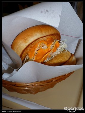 雞堡 - MOS Burger in Kowloon Bay 