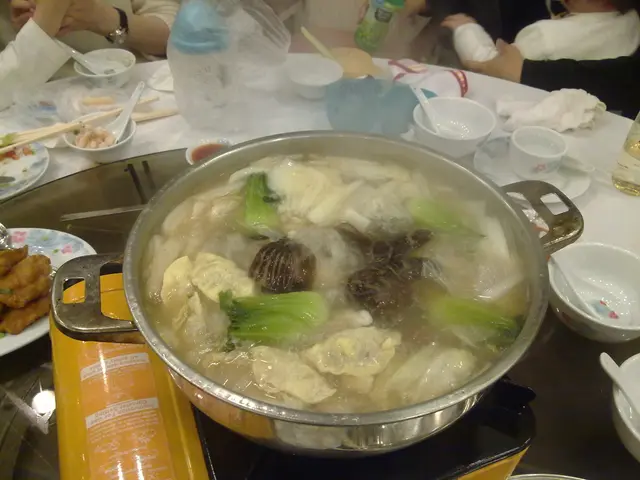 暖鍋 - 蛋餃、粉絲、紹菜