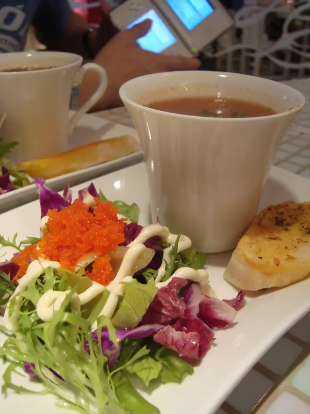 salad+湯,,個湯好酸...