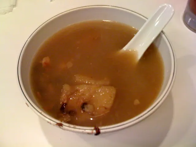 粉葛湯味道ok，不過佢地真係好求其，個碗邊搞到咁污糟就比個客飲!