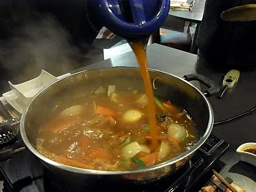 龍蝦湯不斷添加