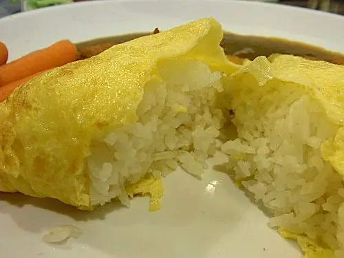 雞蛋煎到紙咁薄,又乾又無蛋香,白飯仲要唔熱