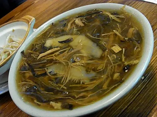 魚肉、生菜加碗仔翅真材實料