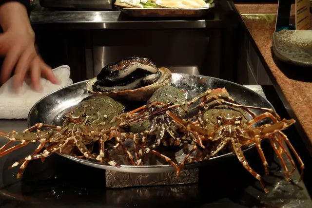 活伊勢龍蝦, 原隻鮮活澳洲黑邊大鮑魚