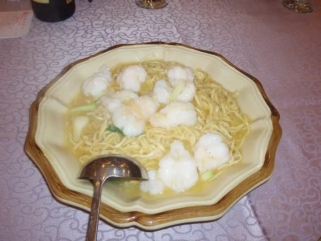 上海焗龍蝦球(伊麵底)