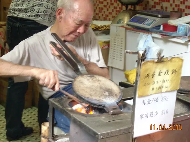 伯伯，久仰大名。失敬失敬。
