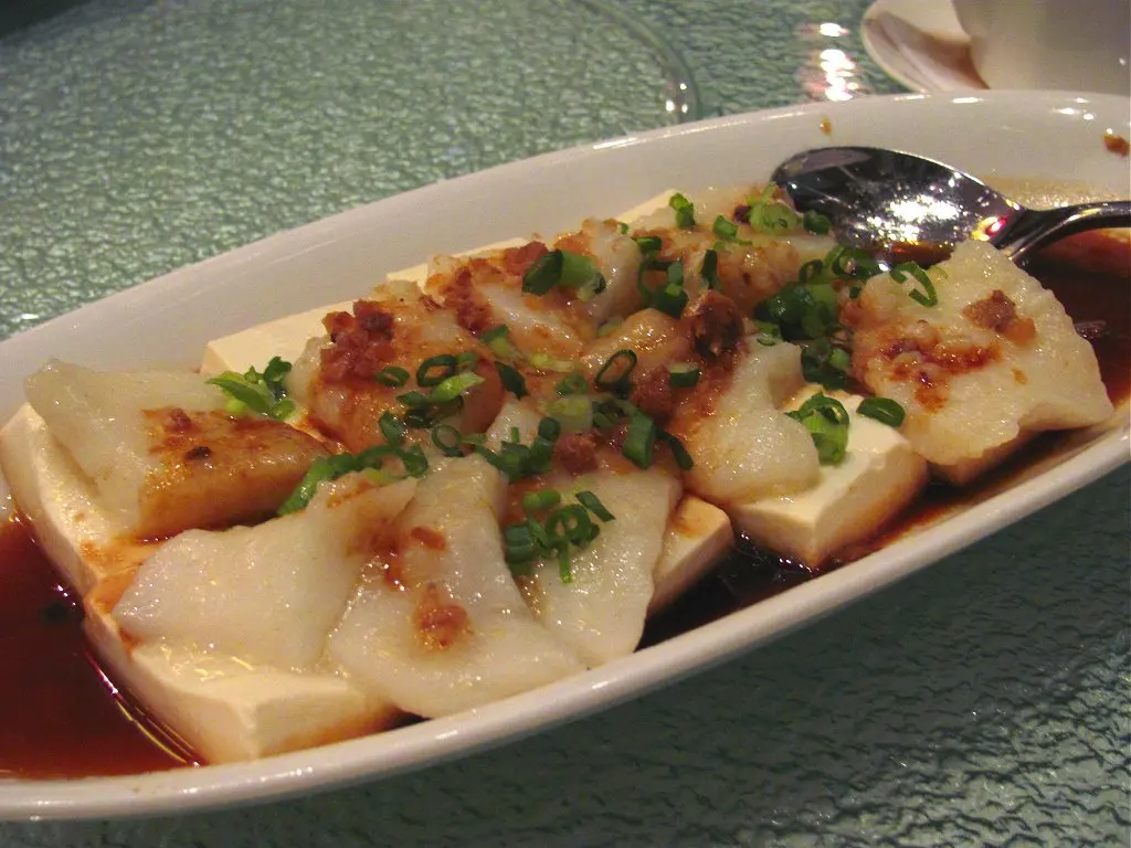 咸鱼鲈鱼球蒸豆腐 mop$88   咸鱼鲈鱼球蒸豆腐 mop$88