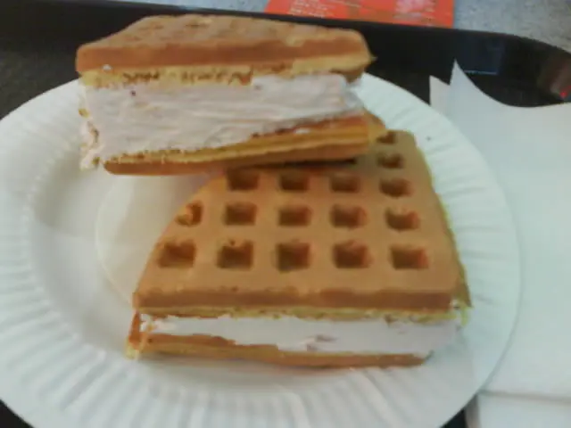 士多啤梨忌廉窩夫