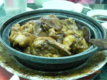 啫啫雞煲,夠鑊氣.