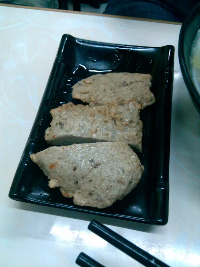 炸魚餅? (唔太記得個名)