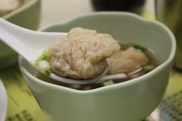 雲吞皮薄,欠一點肉香