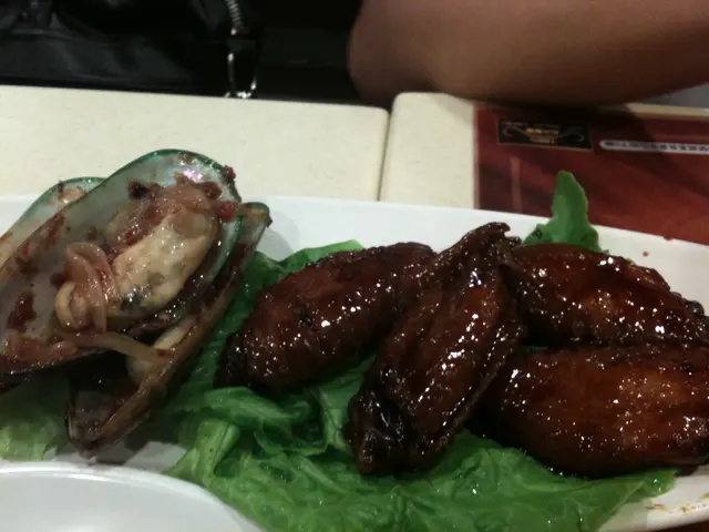 小食: 瑞士chick wing+青口