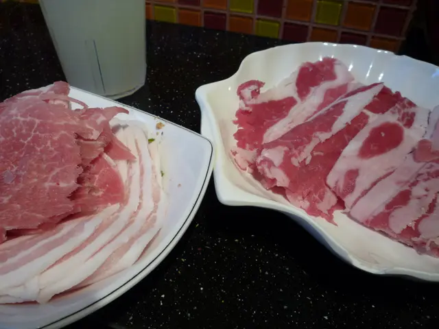 可以不斷去拿的肥牛和黑豚肉