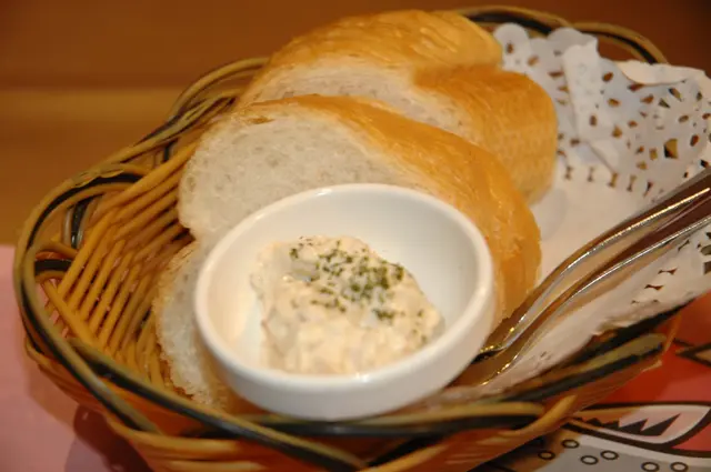 三文魚白汁醬伴法包