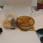 返到屋企, 個creme brulee 上面D糖已經溶咗啦!! 但係都仲好好味!!!