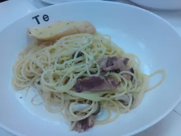 本菇煙肉忌廉汁意粉