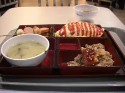 鳗鱼拼牛肉蛋包饭