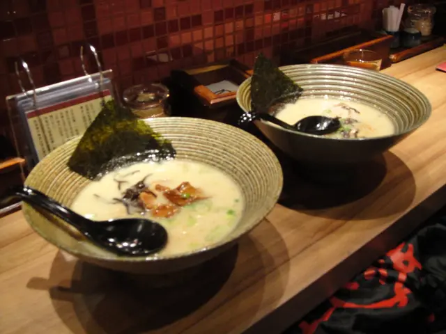 特濃豬骨湯底叉燒拉麵、特濃豬骨湯底豬軟骨拉麵