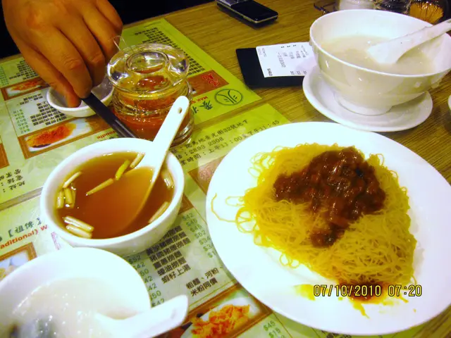 Cantonese style zha jiang mian 炸酱面