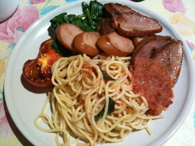 煙鴨胸拼司華力腸意粉