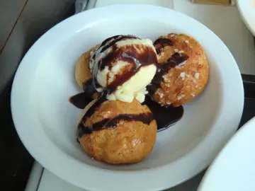 puff with vanilla ice-cream