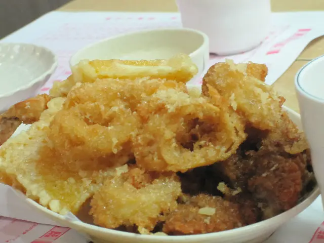 吉豬炸到黑晒,外層好硬