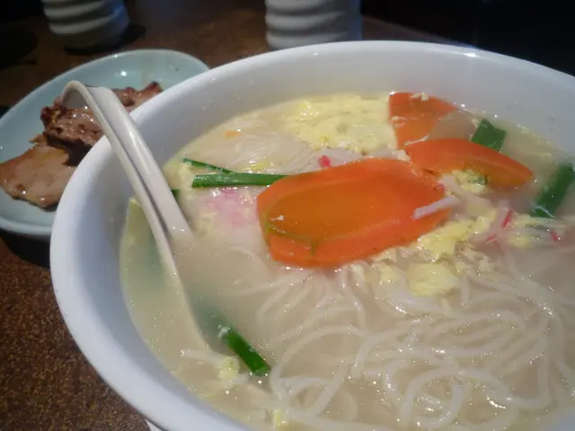 豬扒湯麵 2 -- 湯麵部分