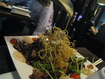 这个面配上个汁，味道酸酸地，怪怪的，不是人人都会接受