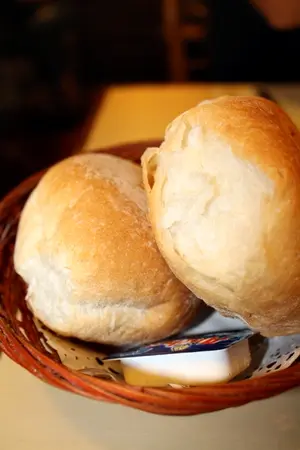 熱辣辣的法式麵包