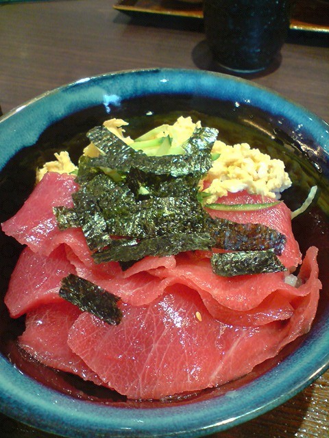 蓝鲸吞拿鱼饭 - 肉质肥美却又较硬较有咬口, 鱼味比起其他的吞拿鱼