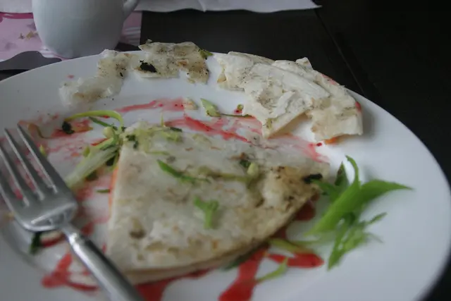 三文魚披撒面頭有鑊燶, 咁都可以俾客食!! 好失望