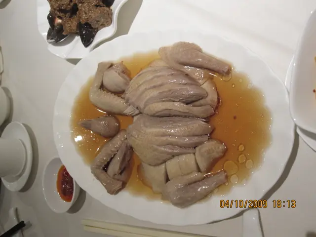 (1)醉香乳鴿   (有型酒香好入味)  (4分)