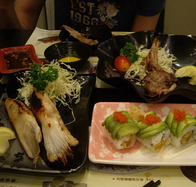 燒羊扒 / 鹽燒三文魚水撥 / 南瓜牛油果反卷