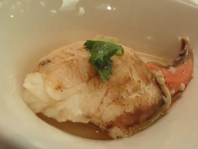 『薑汁米酒蒸蟹鉗』，蟹肉很爽，很鮮甜，『無得頂』。