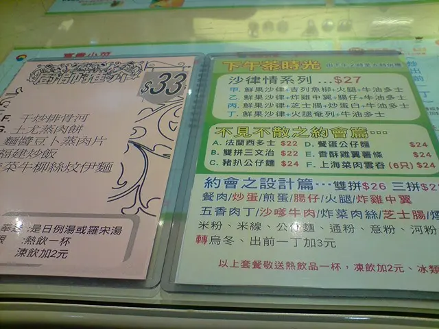 除了湯麵外, 下午茶也有炒粉麵, 炒烏冬, 湯飯及小食可供選擇. 