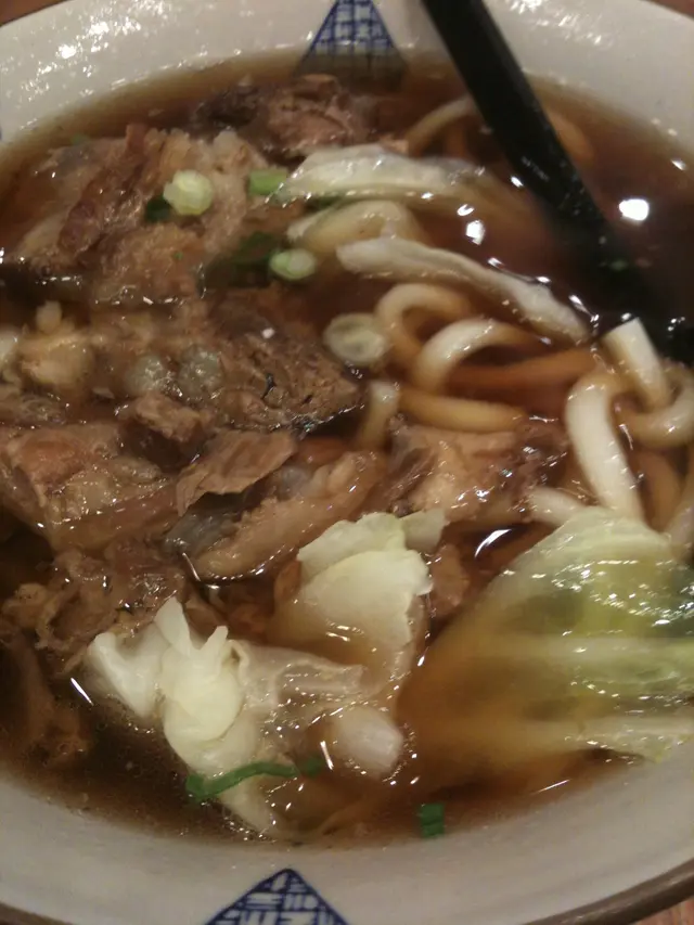 賣相唔太好既豬軟骨烏冬