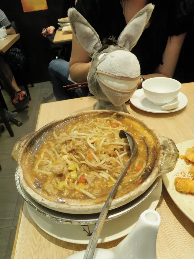 沙嗲金菇肥牛煲 HKD50.00