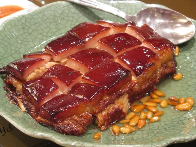 雲霧肉 - Glazed, Gooey and Tender