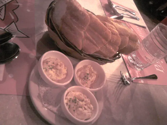 三文魚白汁醬伴法包