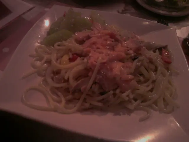 白汁煙三文魚意粉