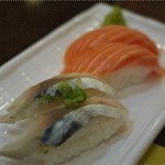 三文魚和醋鯖魚壽司，這兩個和海膽壽司相反，味道比賣相好