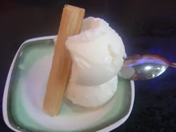 扮兩個球o既雪糕