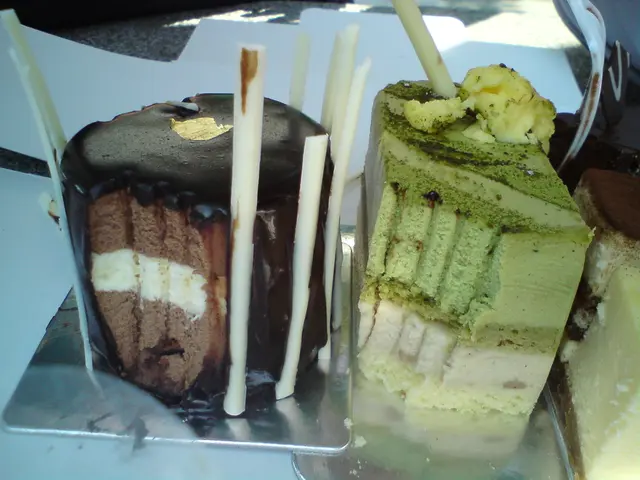 正 interiors of cakes