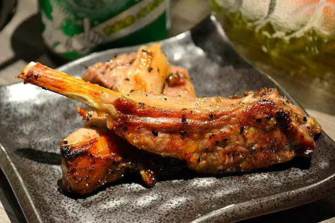 燒羊肉，肉面燒得香、有肉汁，正!