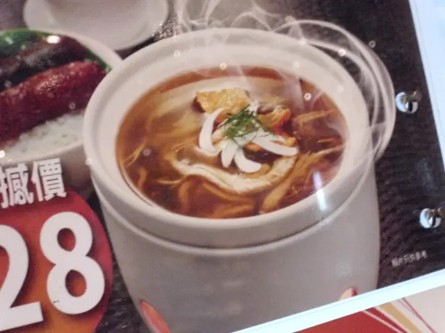 Poster 裡的蛇羹大頭照．