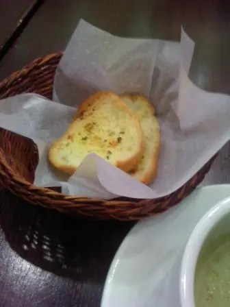 差.好薄既蒜蓉多士,似餅乾.唔食好過